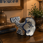 Ottique Gramofon Çini Vazo – El Yapımı Mavi Beyaz Dekoratif Vazo