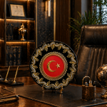 Ottique Türk Bayraklı Çini Tabak – Ay Yıldız Motifli Dekoratif Tabak
